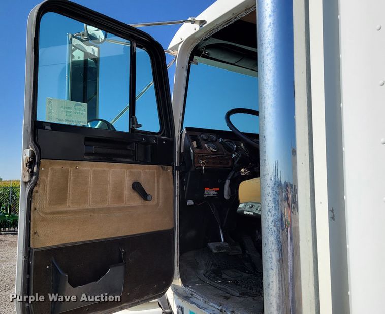 image for item DM7983 1997 Freightliner FLC120  semi truck