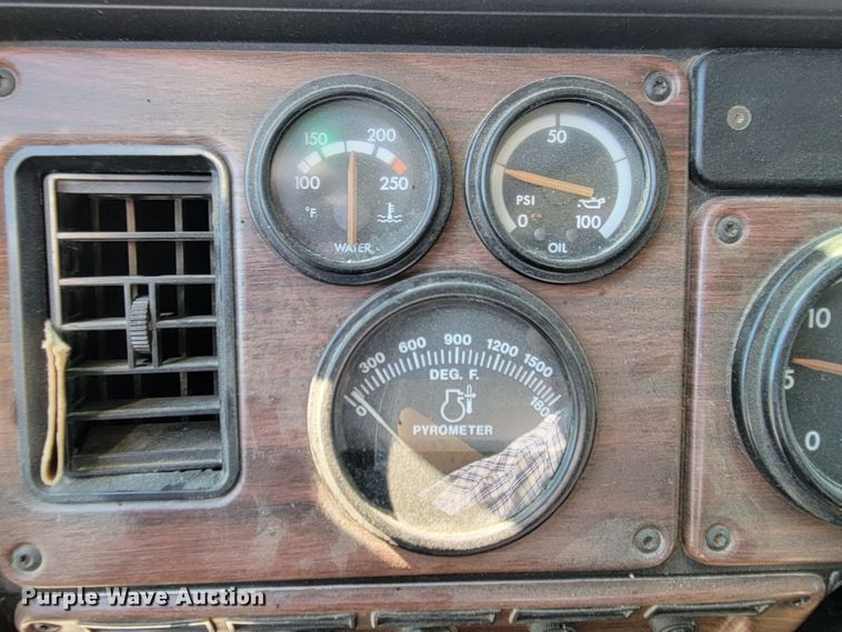 image for item DM7983 1997 Freightliner FLC120  semi truck