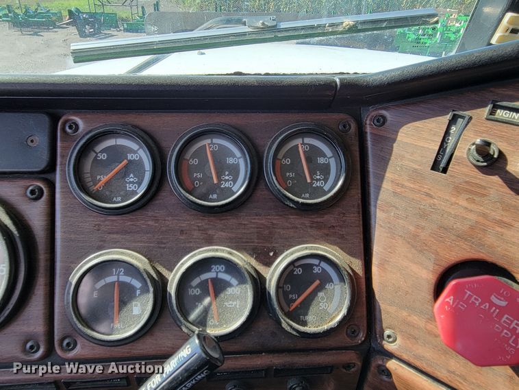 image for item DM7983 1997 Freightliner FLC120  semi truck