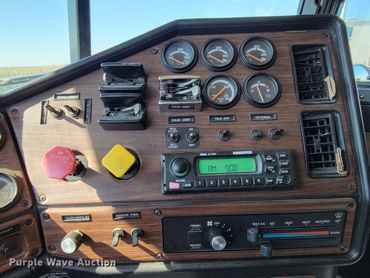 image for item DM7983 1997 Freightliner FLC120  semi truck