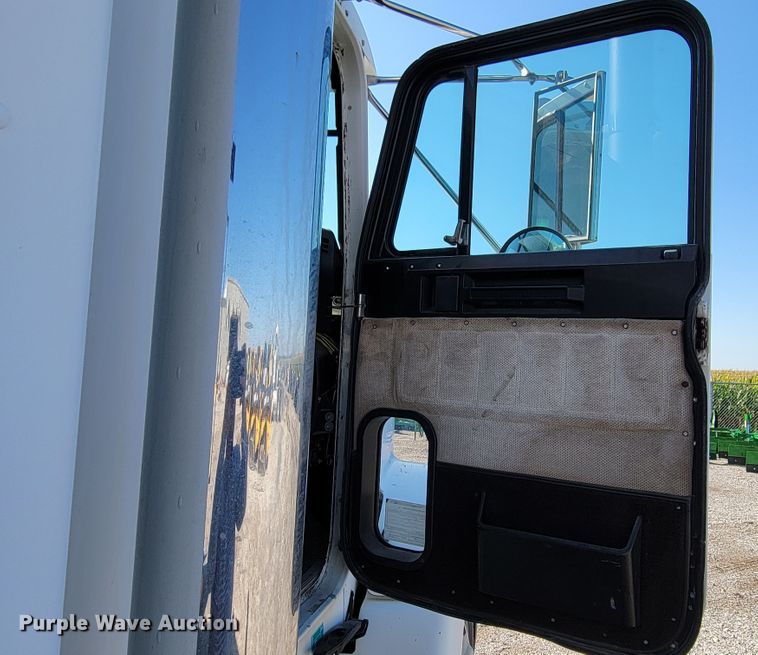 image for item DM7983 1997 Freightliner FLC120  semi truck