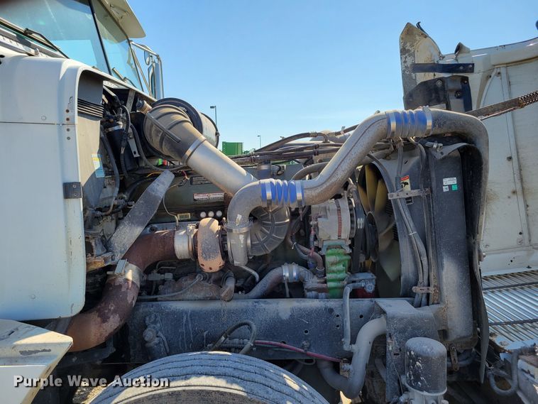 image for item DM7983 1997 Freightliner FLC120  semi truck