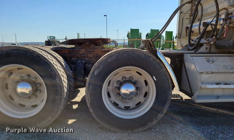 image for item DM7983 1997 Freightliner FLC120  semi truck