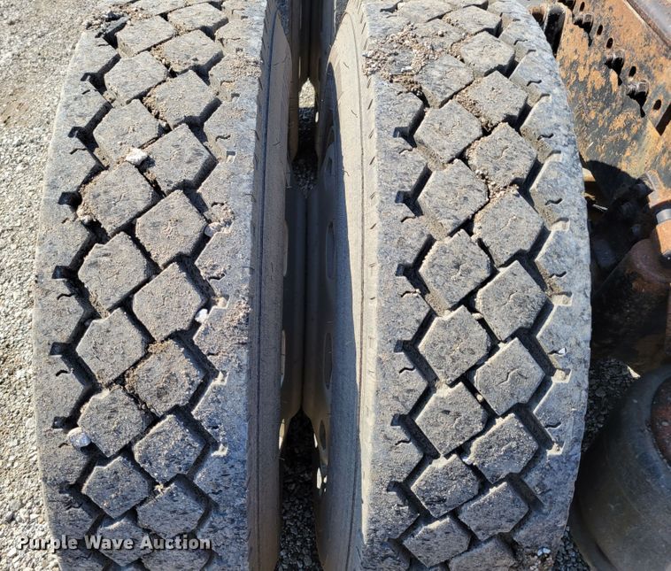 image for item DM7983 1997 Freightliner FLC120  semi truck