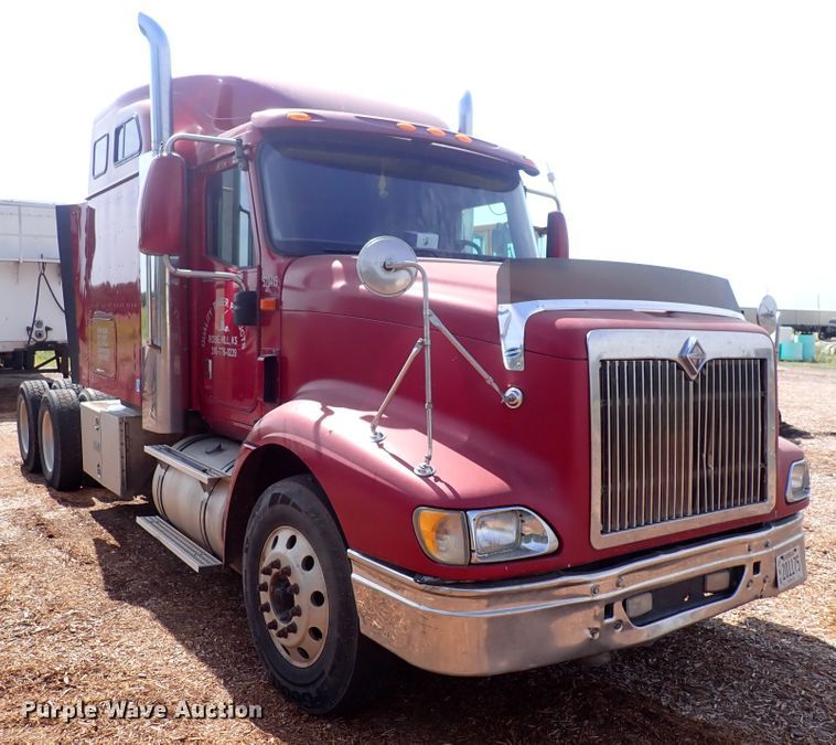 image for item DN0481 2005 International 9400i  semi truck