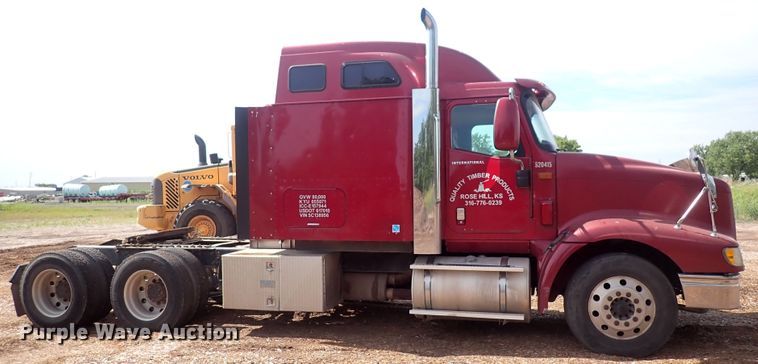 image for item DN0481 2005 International 9400i  semi truck