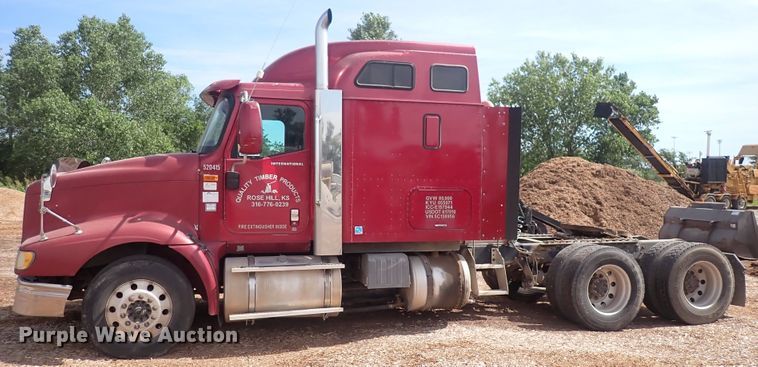 image for item DN0481 2005 International 9400i  semi truck