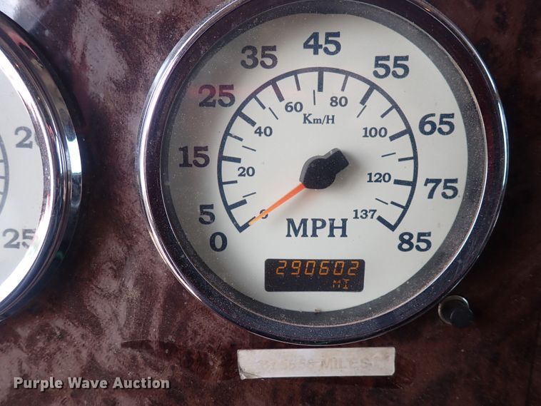 image for item DN0481 2005 International 9400i  semi truck