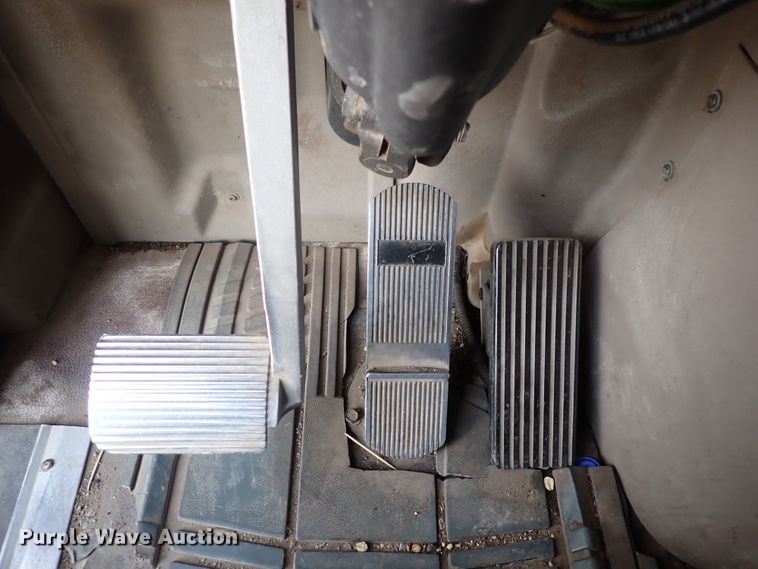 image for item DN0481 2005 International 9400i  semi truck