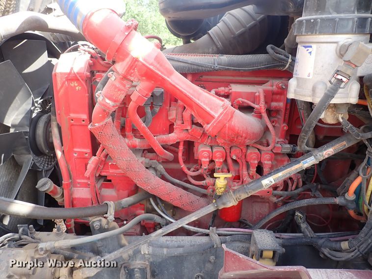 image for item DN0481 2005 International 9400i  semi truck