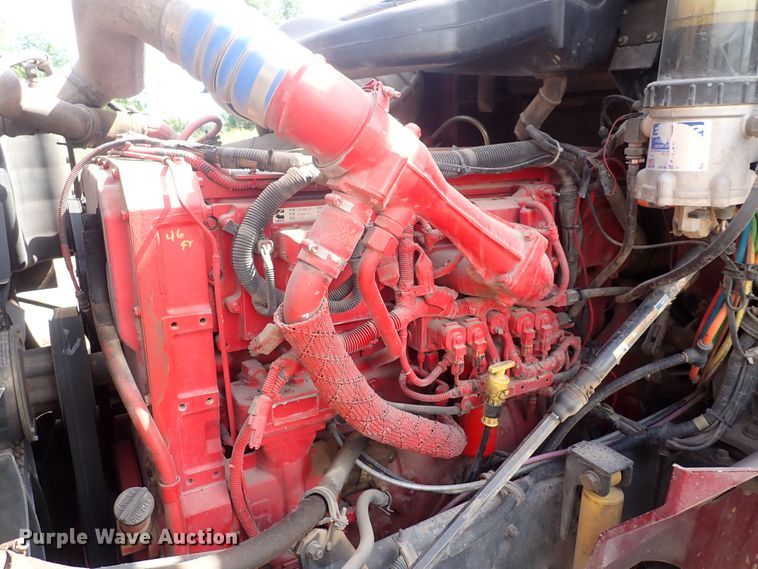 image for item DN0481 2005 International 9400i  semi truck