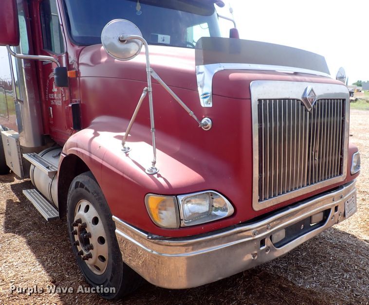 image for item DN0481 2005 International 9400i  semi truck