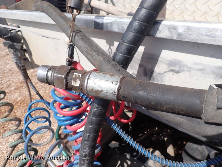 image for item DN0481 2005 International 9400i  semi truck