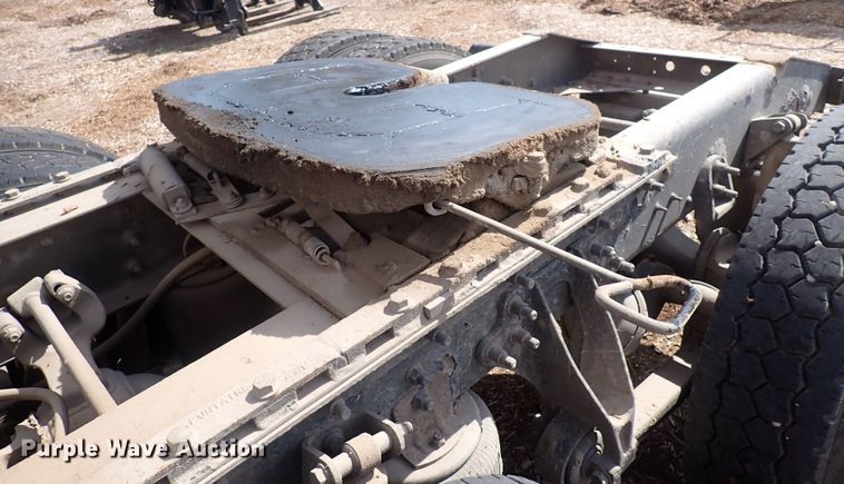 image for item DN0481 2005 International 9400i  semi truck