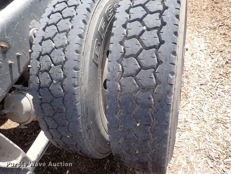 image for item DN0481 2005 International 9400i  semi truck