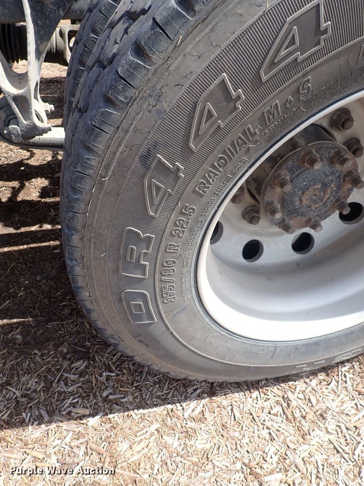 image for item DN0481 2005 International 9400i  semi truck