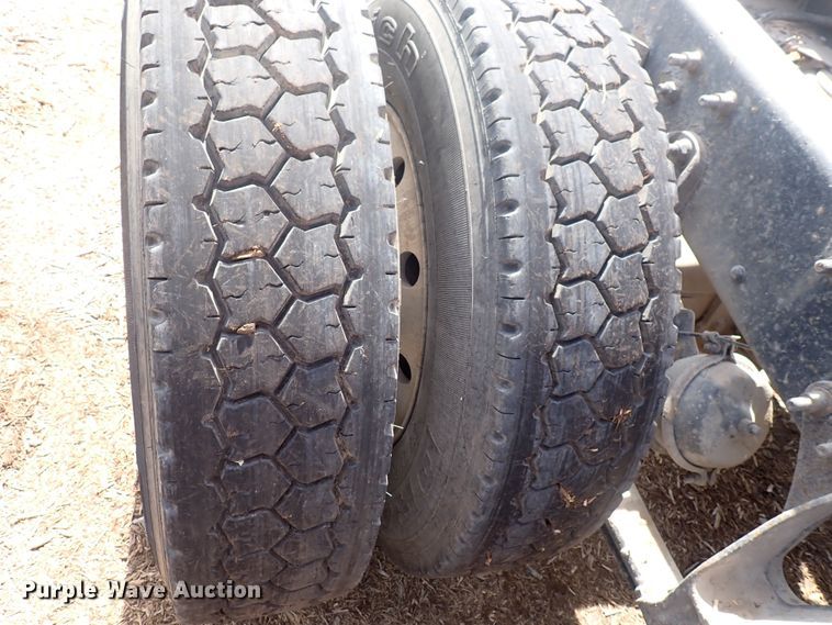 image for item DN0481 2005 International 9400i  semi truck