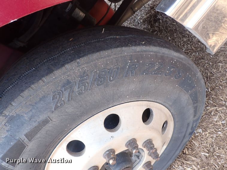 image for item DN0481 2005 International 9400i  semi truck