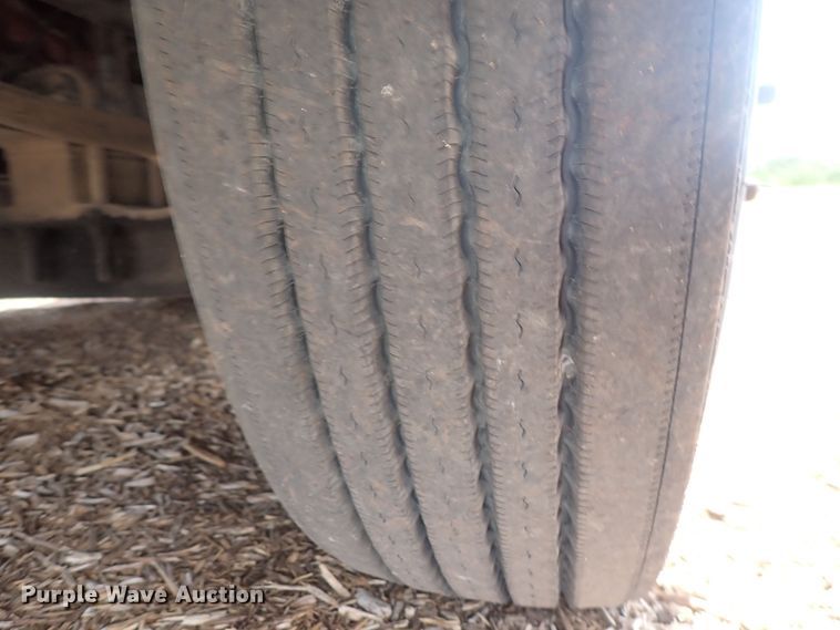 image for item DN0481 2005 International 9400i  semi truck