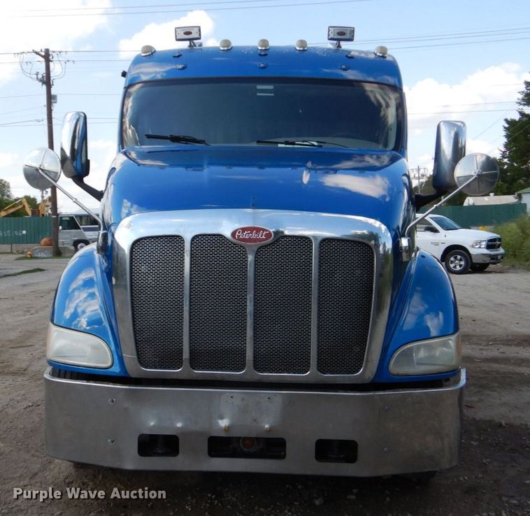 image for item DO1540 2008 Peterbilt 387  semi truck