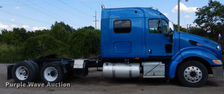 image for item DO1540 2008 Peterbilt 387  semi truck