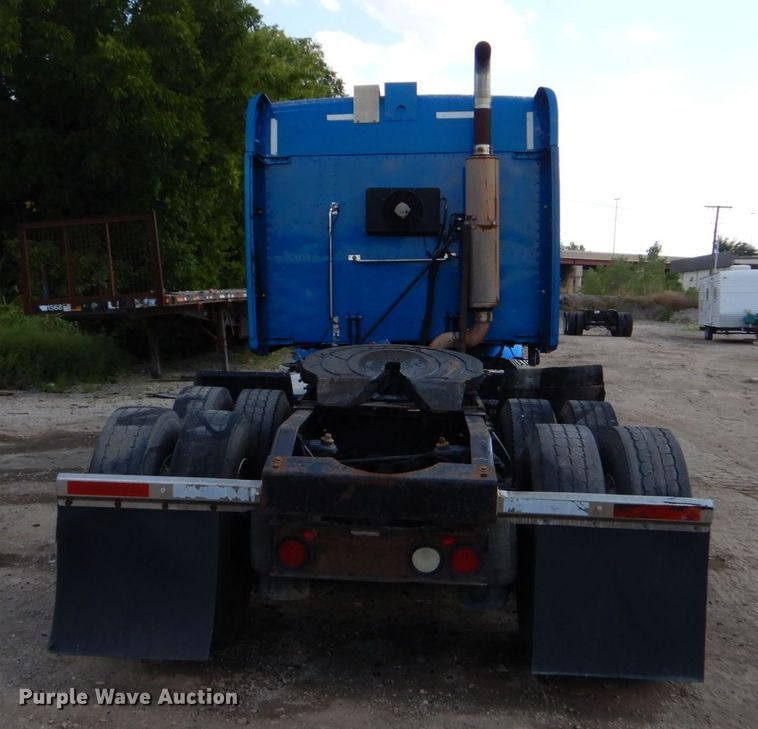 image for item DO1540 2008 Peterbilt 387  semi truck