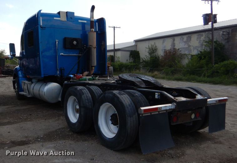 image for item DO1540 2008 Peterbilt 387  semi truck