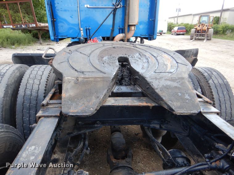 image for item DO1540 2008 Peterbilt 387  semi truck