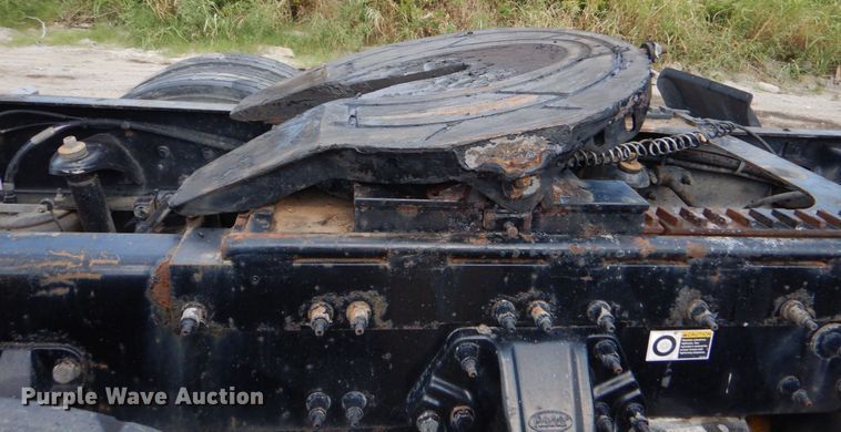 image for item DO1540 2008 Peterbilt 387  semi truck