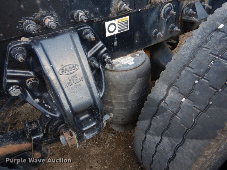 image for item DO1540 2008 Peterbilt 387  semi truck