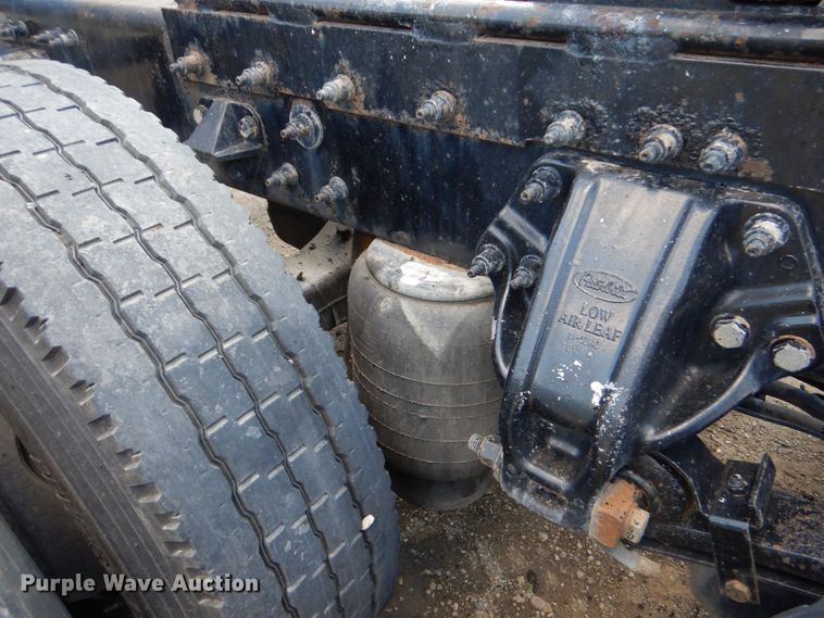 image for item DO1540 2008 Peterbilt 387  semi truck