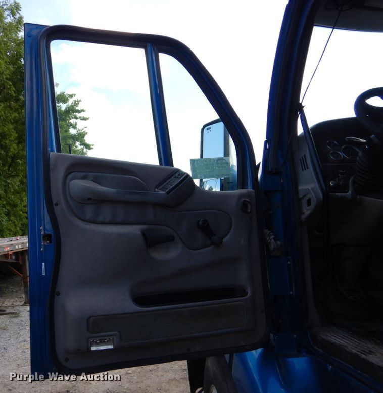 image for item DO1540 2008 Peterbilt 387  semi truck