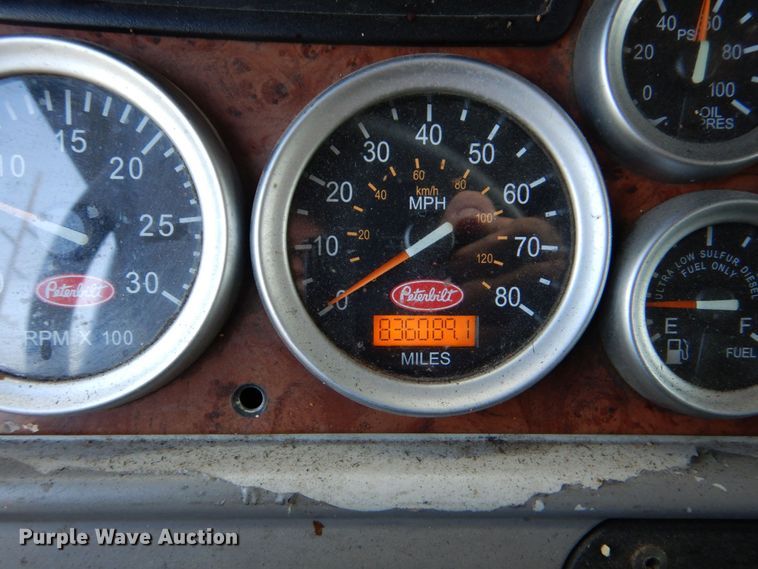 image for item DO1540 2008 Peterbilt 387  semi truck