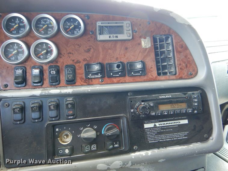 image for item DO1540 2008 Peterbilt 387  semi truck