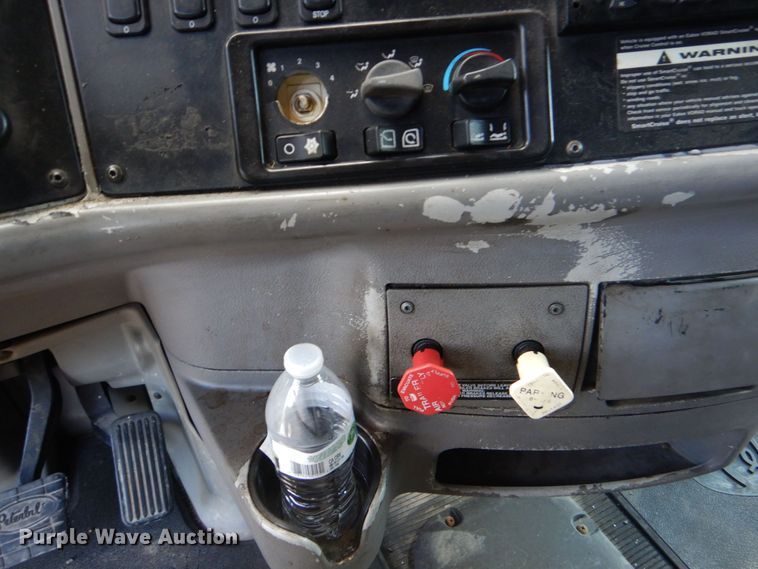 image for item DO1540 2008 Peterbilt 387  semi truck