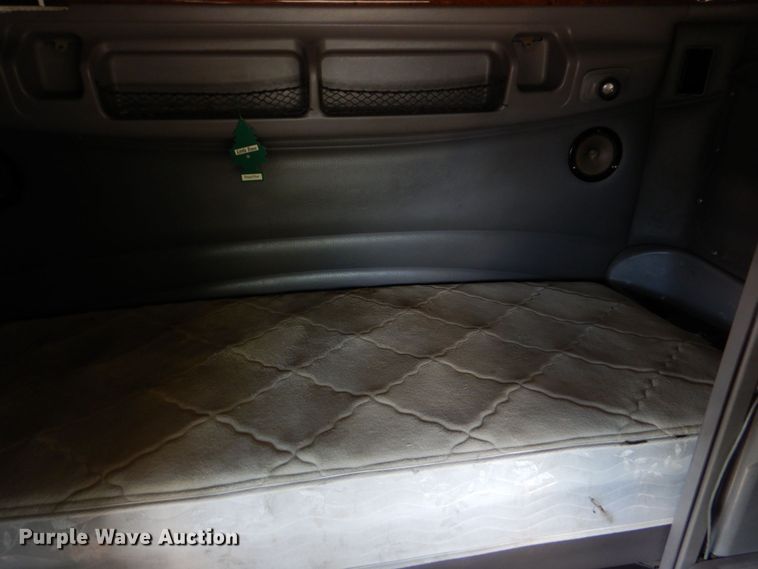 image for item DO1540 2008 Peterbilt 387  semi truck