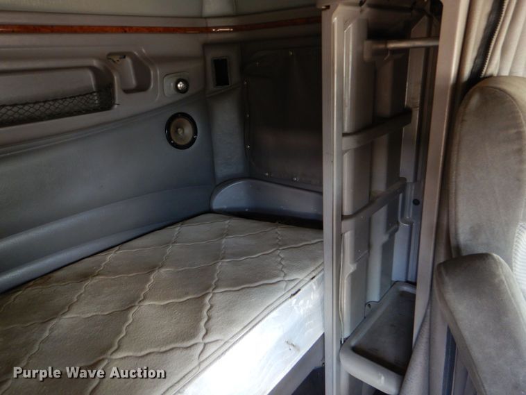 image for item DO1540 2008 Peterbilt 387  semi truck