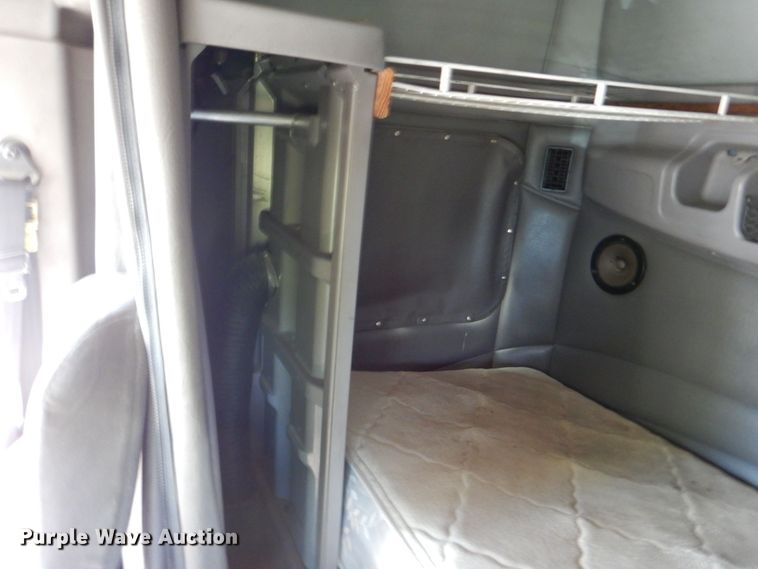 image for item DO1540 2008 Peterbilt 387  semi truck