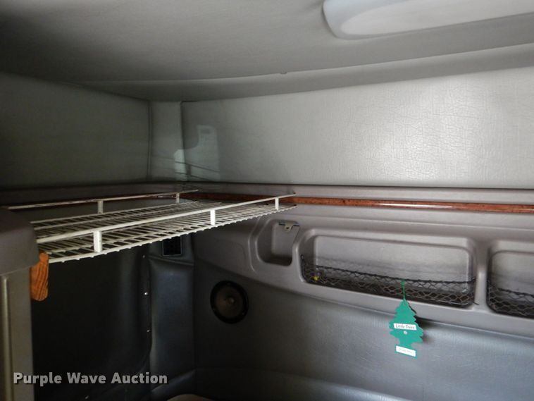 image for item DO1540 2008 Peterbilt 387  semi truck