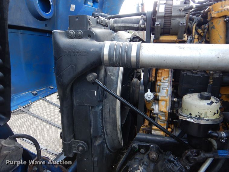 image for item DO1540 2008 Peterbilt 387  semi truck