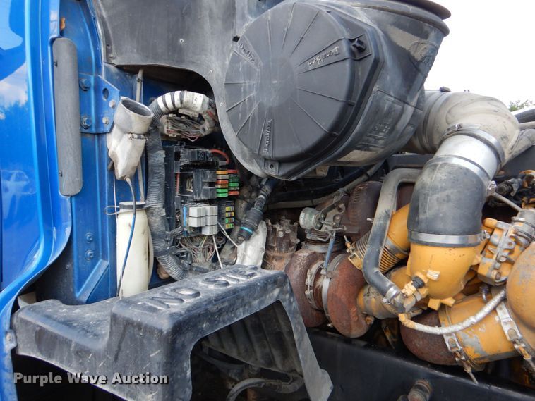 image for item DO1540 2008 Peterbilt 387  semi truck