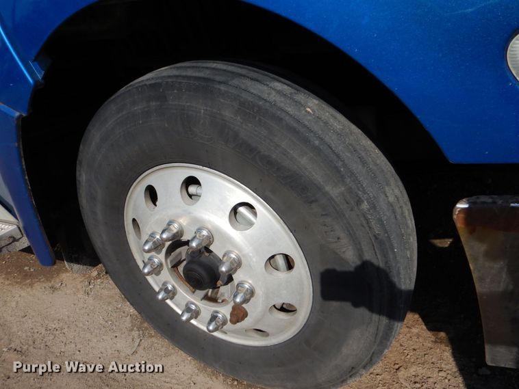 image for item DO1540 2008 Peterbilt 387  semi truck