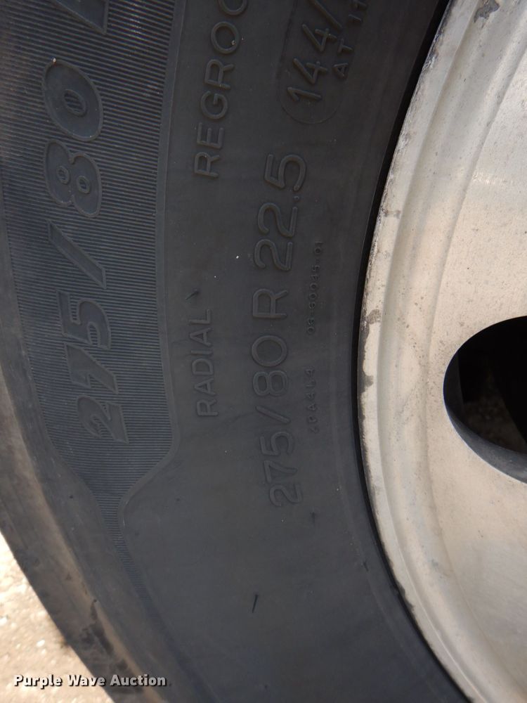 image for item DO1540 2008 Peterbilt 387  semi truck