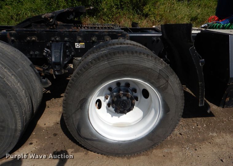 image for item DO1540 2008 Peterbilt 387  semi truck