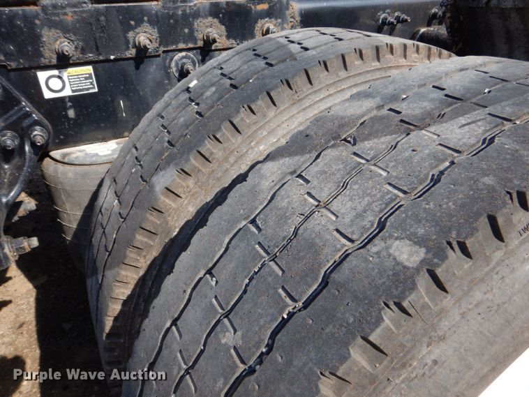 image for item DO1540 2008 Peterbilt 387  semi truck