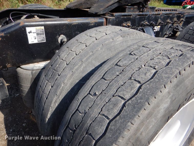 image for item DO1540 2008 Peterbilt 387  semi truck