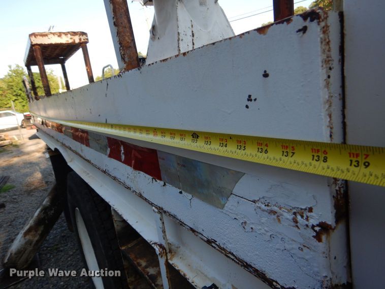 image for item DO1571 2004 Ford F750 Super Duty  digger derrick truck