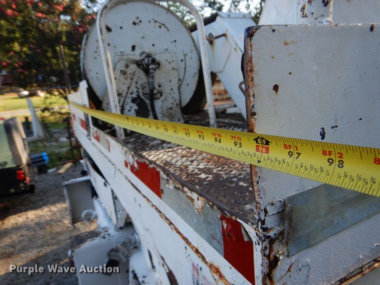 image for item DO1571 2004 Ford F750 Super Duty  digger derrick truck