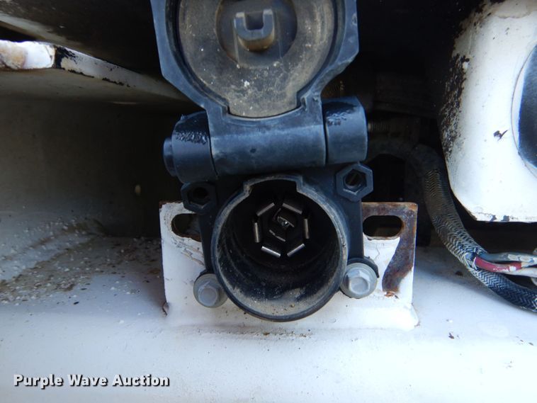 image for item DO1571 2004 Ford F750 Super Duty  digger derrick truck