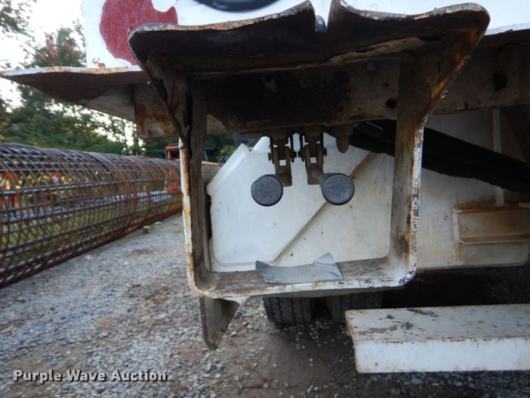 image for item DO1571 2004 Ford F750 Super Duty  digger derrick truck